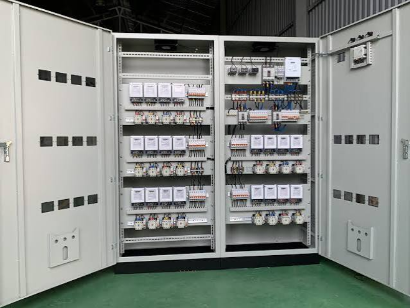 Tủ điện công nghiệp hiện đại tiết kiệm hiệu năng 2 Tủ điện công nghiệp và vai trò trong hệ thống sản xuất hiện đại