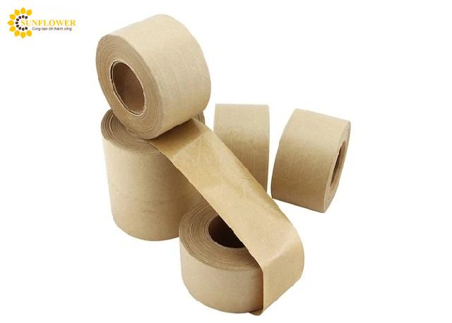 Keo giấy kraft còn được biết đến với cái tên gọi khác đó là băng dính nâu hay băng dính giấy da bò